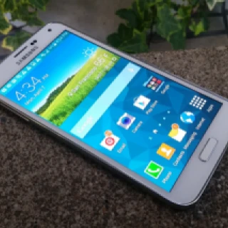 Samsung Galaxy S5 tendrá una versión en metal y otra en plástico