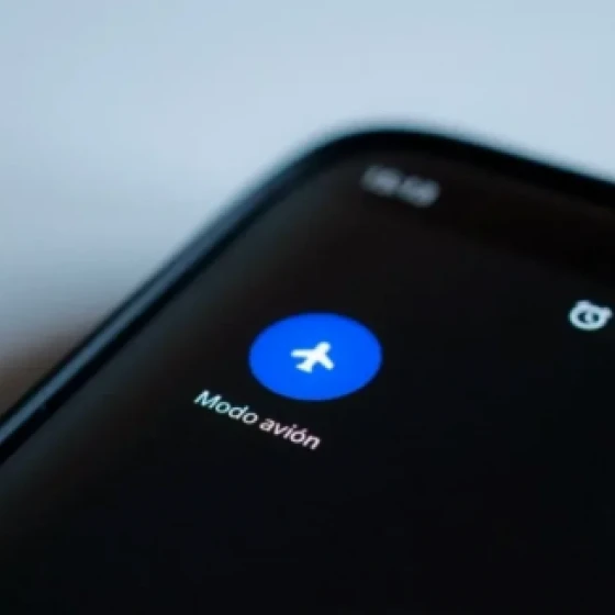 Modo avión: trucos para ahorrar y aprovechar el celular
